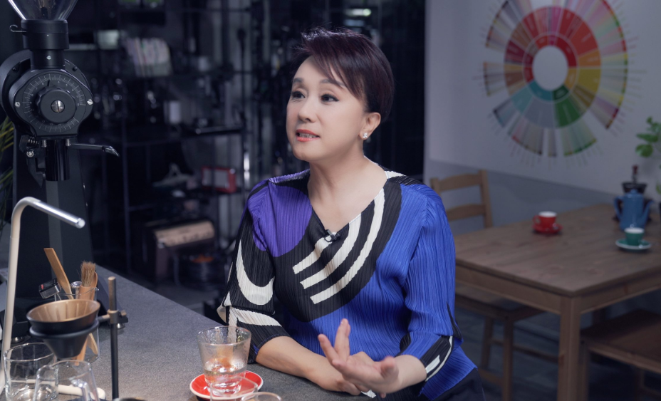她以前香港TVB拍了不少电视剧，一般都是饰演配角，印象最深刻就是参与古天乐主演电