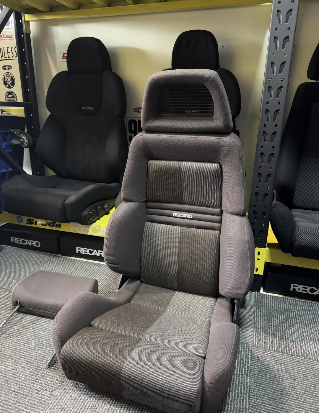 90年代recaro 稀少配色古董凳
90's RECARO 高阶手动舒适型LT
