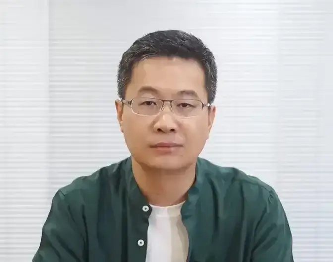 我是没想明白，为什么卢伟冰把小米15系列弄这么多颜色，对于很多选择困难症的一点也