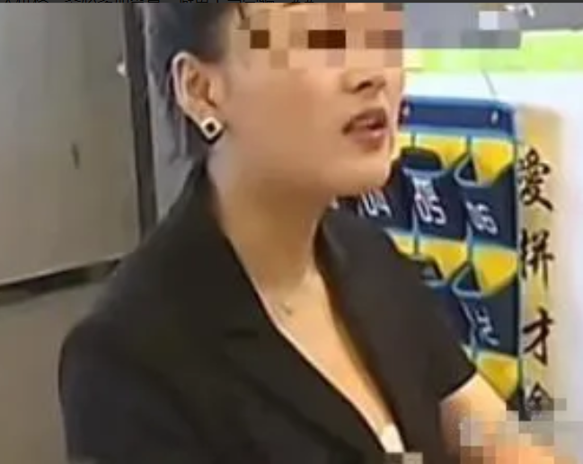 在杭州的一家理发店里，有一名小伙去拔罐，商定的价格是85元。当22个罐拔完后，美