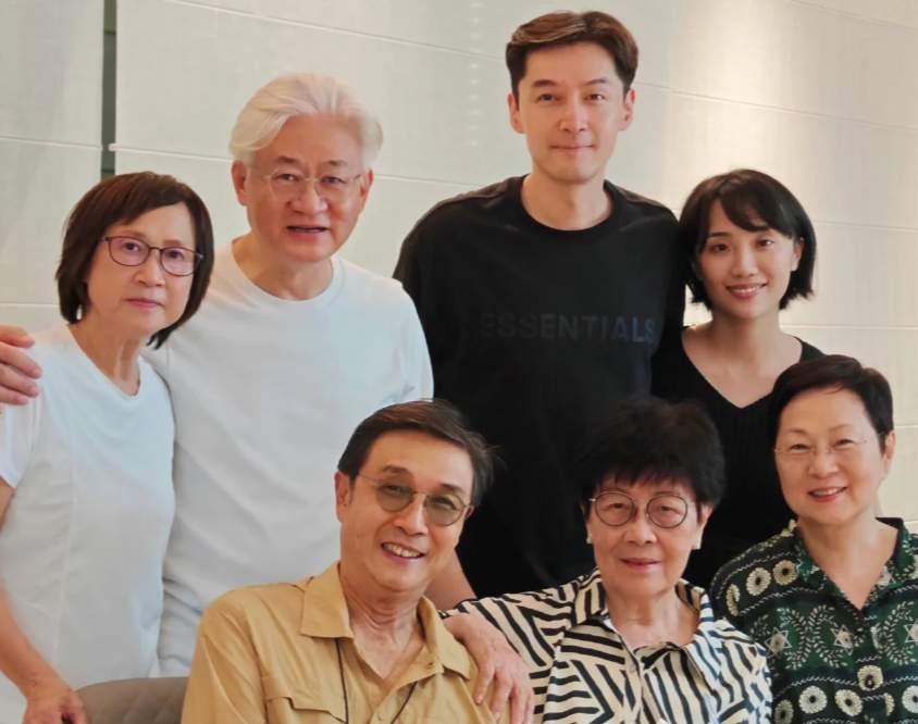 胡歌和老婆同框照