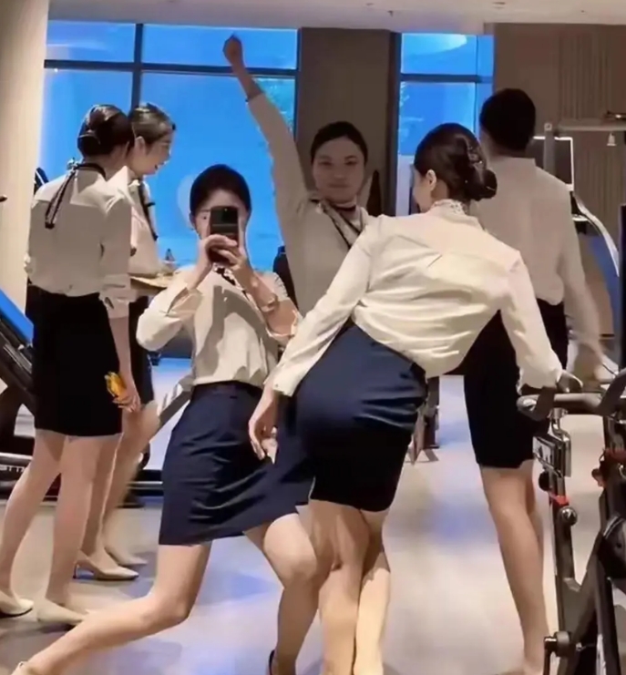 健身房里穿成这样是为啥？