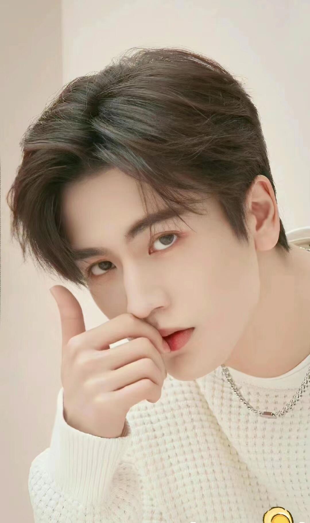 张凌赫：在期待与压力中前行