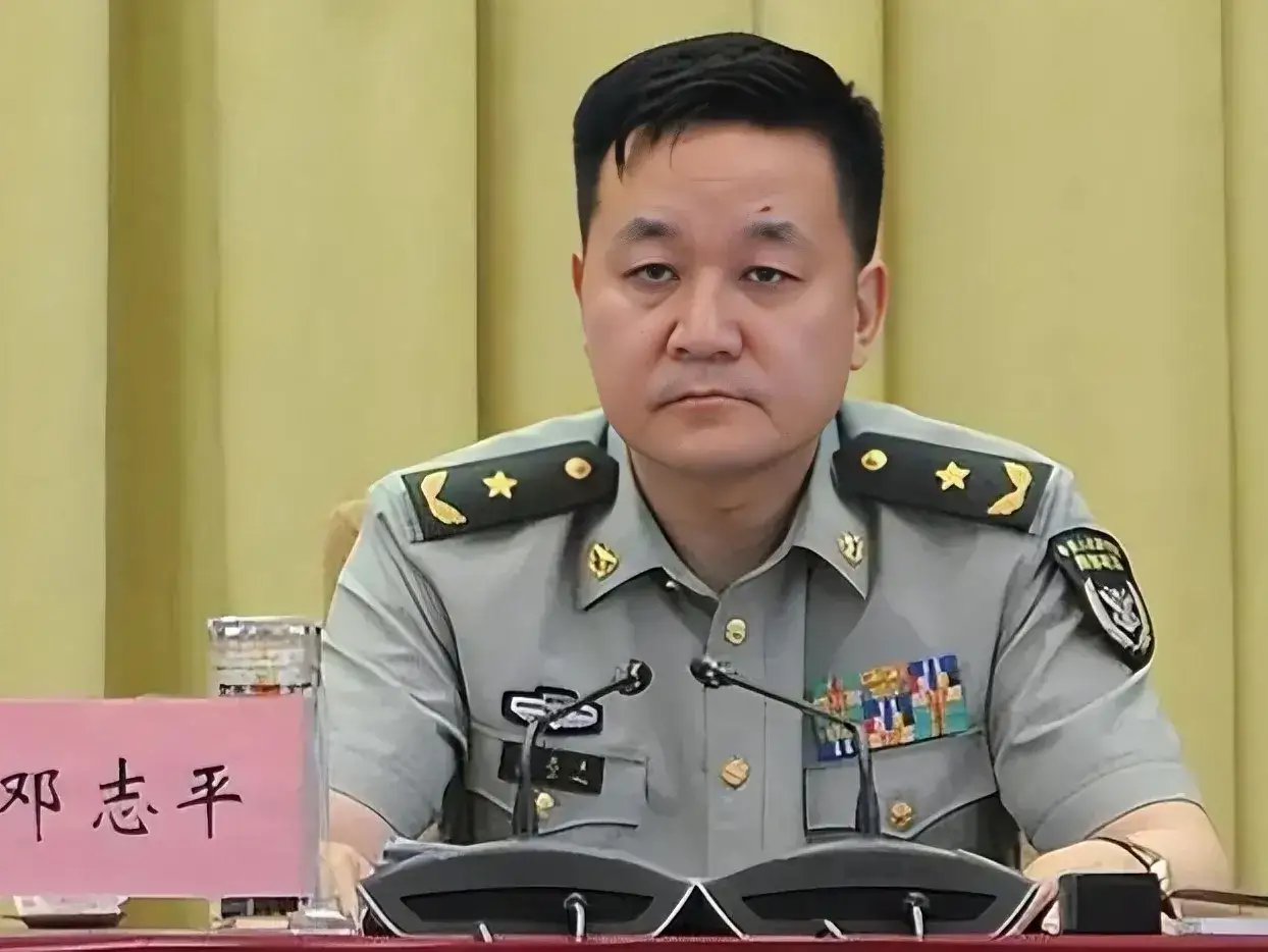 昔日大英雄，今成阶下囚！解放军陆军原副司令员邓志平被罢免人大代表，他是幸存的经历