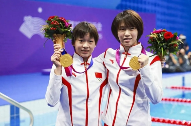 2021年东京奥运会，陈芋汐获得一金一银的成绩，在单人10米台中惜败于队友全红婵