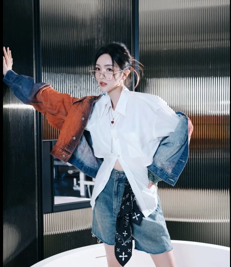 吴宣仪美丽大方