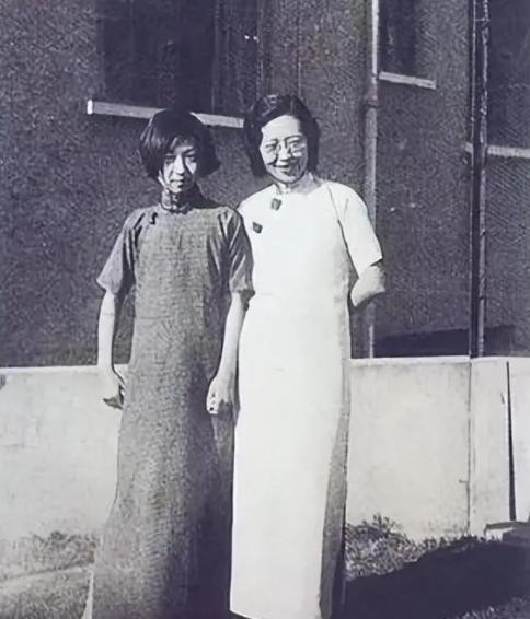 张爱玲，一个享誉文坛的大作家，却在1995年孤独地离世于美国的出租屋，没有人知晓