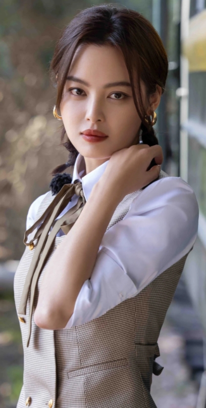 辛芷蕾：用实力说话，娱乐圈中的璀璨明星