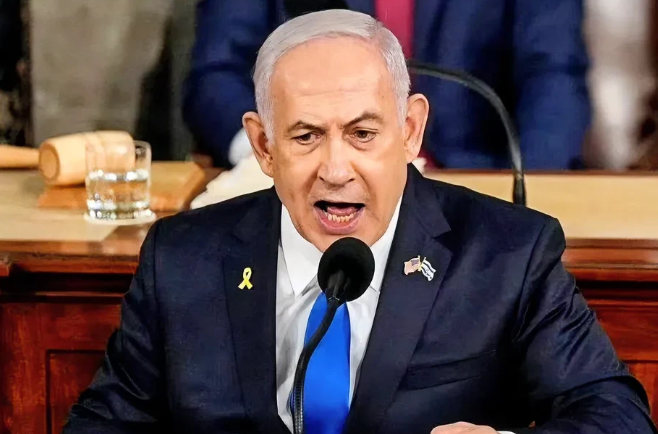 突发消息！美国和英国联合袭击完也门胡塞武装控制的多个地区军事设施之后，内塔尼亚胡