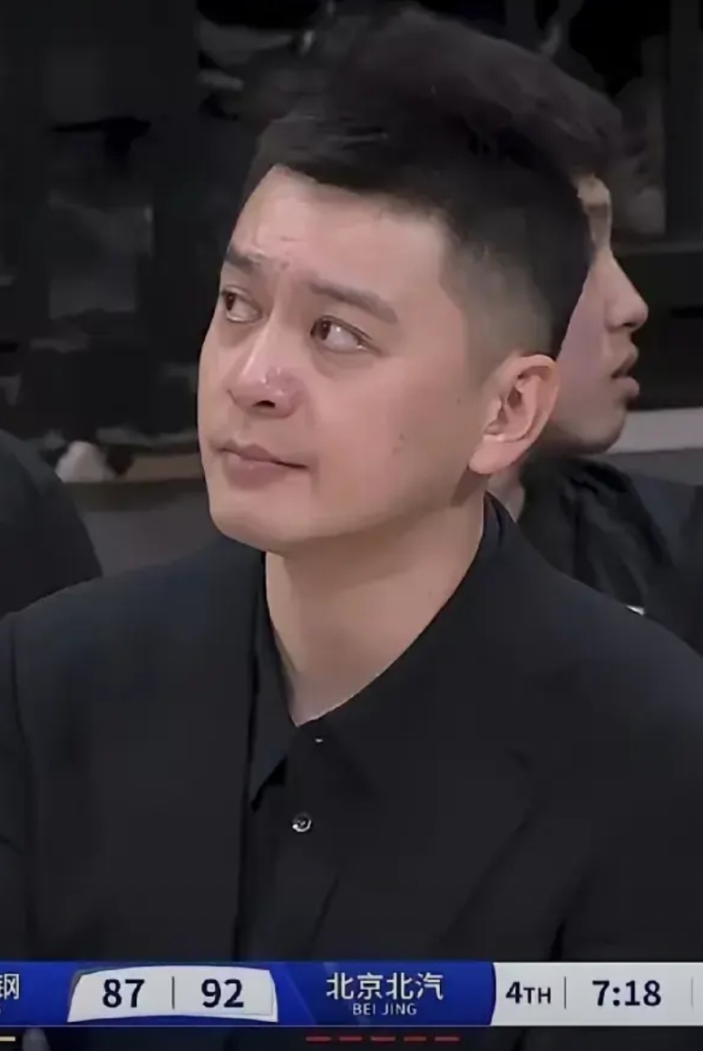 再不止损杨鸣，辽宁男篮恐将彻底完蛋，因为他已将球队带入了死胡同。毫无战术可言，用