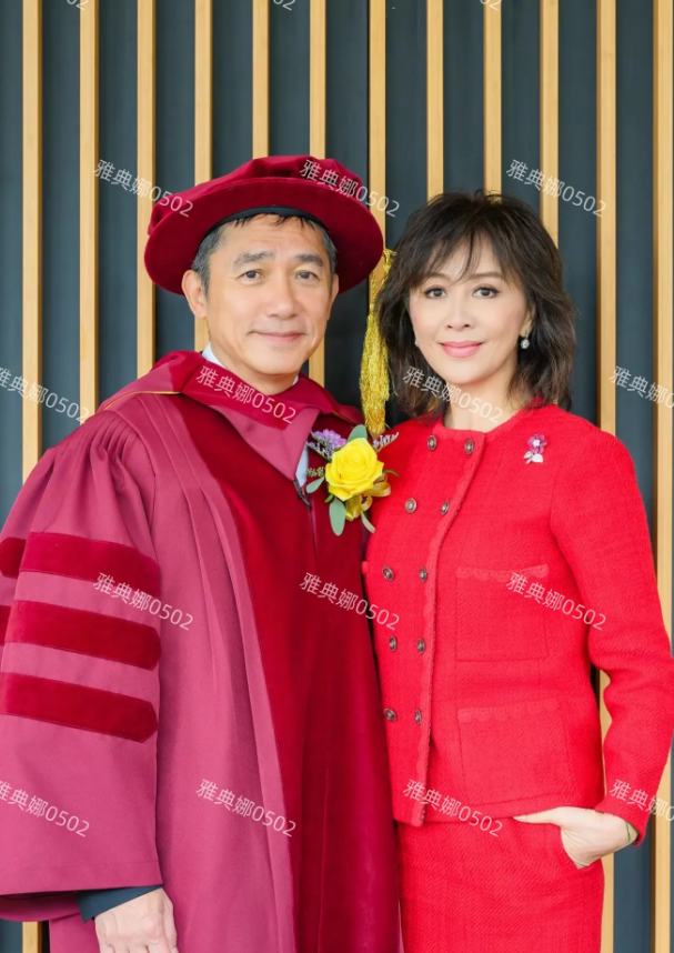 恭喜梁朝伟被香港科技大学授予人文学荣誉博士!
虽然梁朝伟只有初中学历，15岁就辍