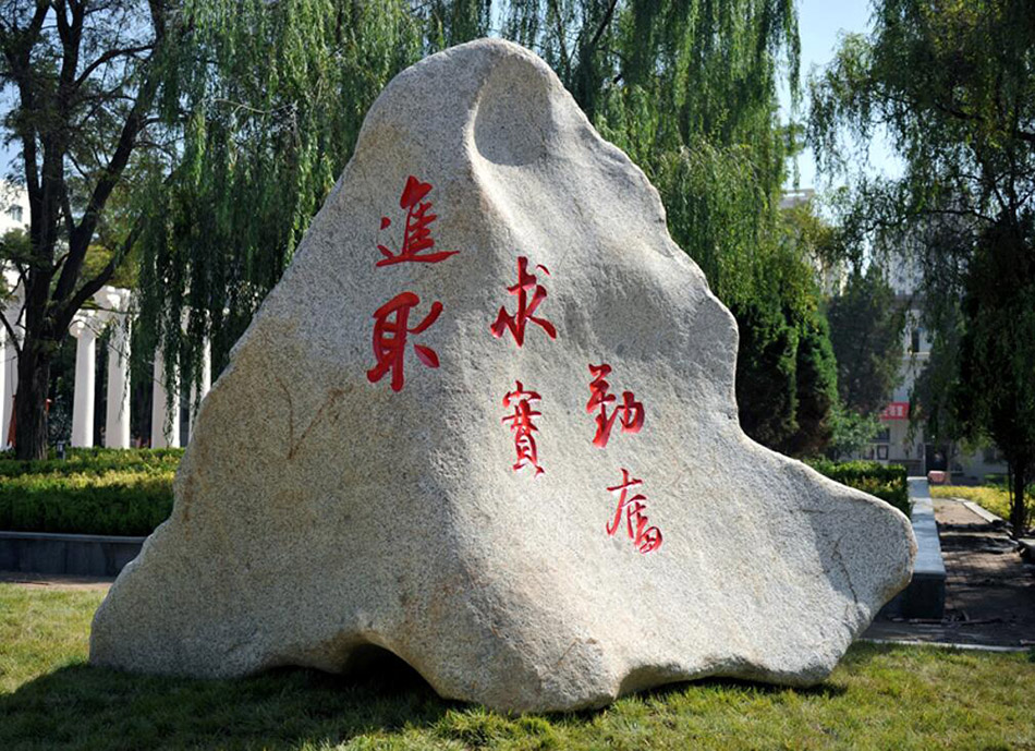 兰州大学的历史相当辉煌，前身是清政府学部设立的甘肃政法学堂。新中国成立后，战略地