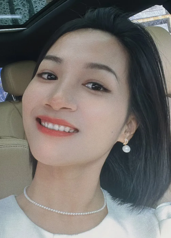 走进大学校园，我们总能听到这样的疑问：“一个月要花多少钱才能过得滋润？”今天，就