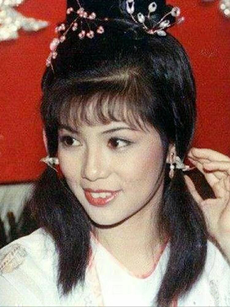 翁美玲自杀身身亡，煤气中毒引发唏嘘与质疑