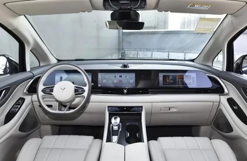 大家庭出行神器，星途揽月与岚图梦想家，宽敞舒适带按摩