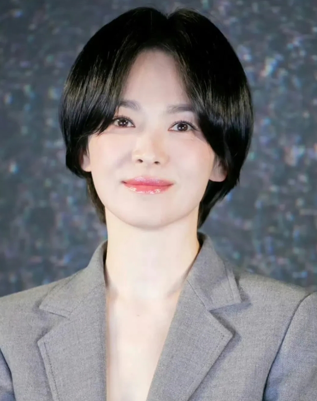 乔妹，不得不佩服。
在任何时候都清醒的要命，自己本是不婚主义者，因为宋仲基才想要