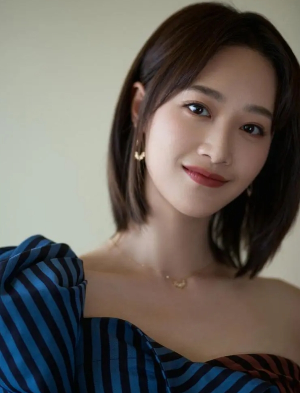 蓝盈莹：从内敛星光到嘻嘻一女神的华丽蜕变