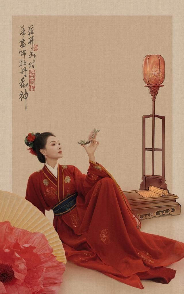 花开永时，在旷野或又满怀，葳蕤生香，心里心外留一朵自在——这不仅是万茜的美照，更