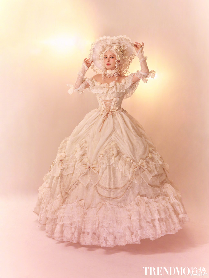 #张雨绮纯白lolita#每个人都有适合自己的风格，张雨绮这种大气场的女星，可能