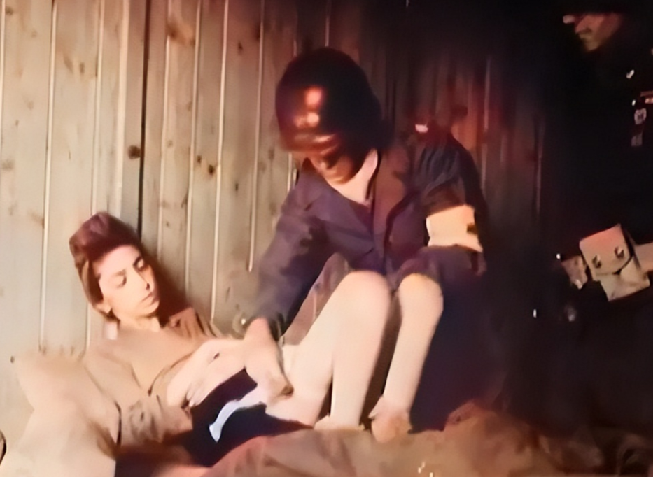 这是二战集中营中，犹太女人被纳粹迫害的真实照片，曾被纳粹余党极力隐藏60年，直到