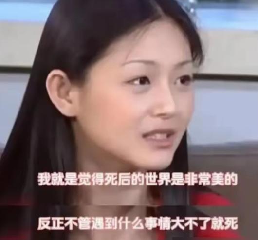 大S真是癫狂啊！

她说自己打过肚脐环，发炎后长肉球，为了去除这个肉球，用剪刀剪