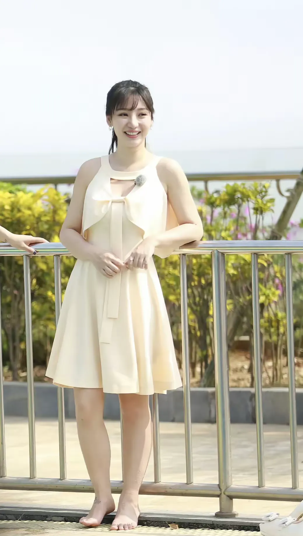 她是内地著名的影视女演员，歌手，毕业于湖南师范大学，2007年出演个人第一部电影