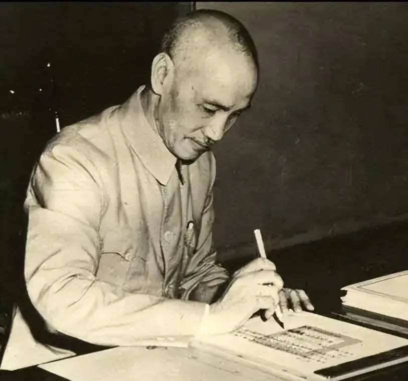 鲜为人知的是，蒋介石败走台湾前，带走了文化宗教界的三个关键人物。在他心中，这三个