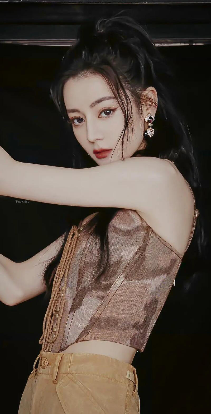 迪丽热巴：慈善背后的美丽心灵与低调善举