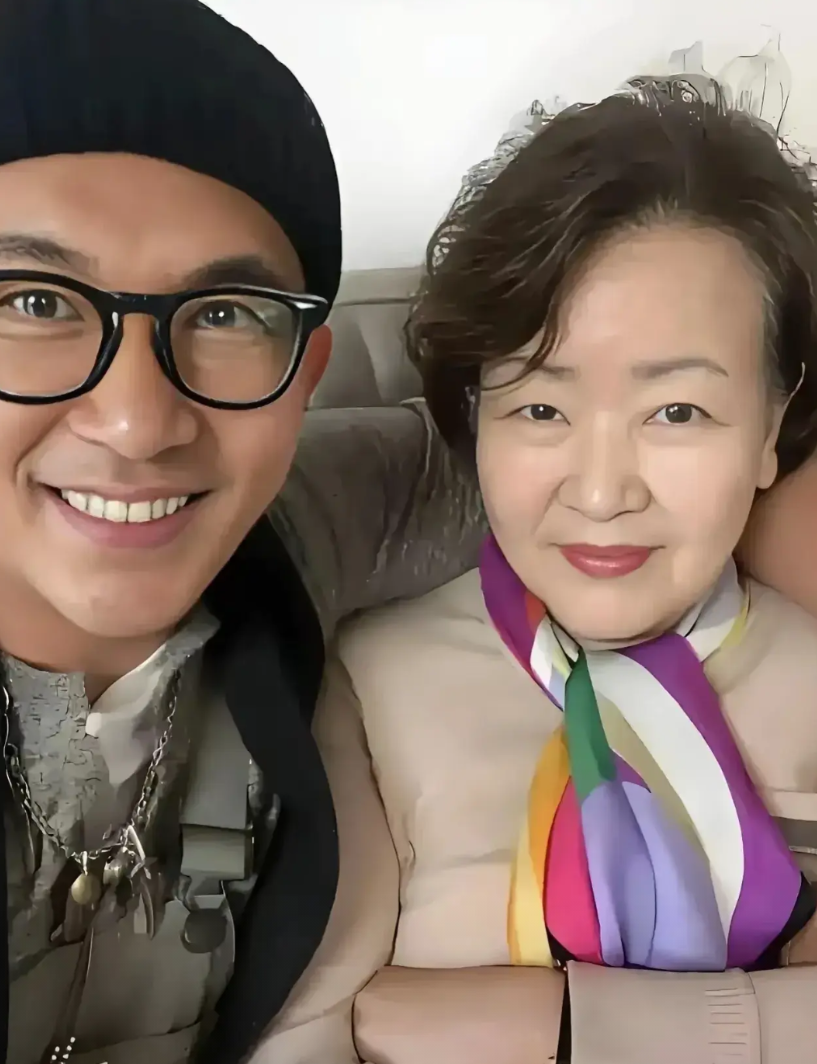 具俊俊:你陪你妈，我陪我妈
大S:我妈最重要
具俊俊:开什么玩笑，我又不是汪大头