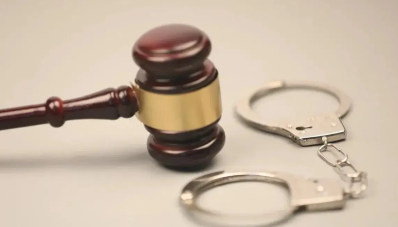 湖北，男子因公来做土壤采样，随后便入住了酒店，因为出差着急没拿降压药，于是给了女