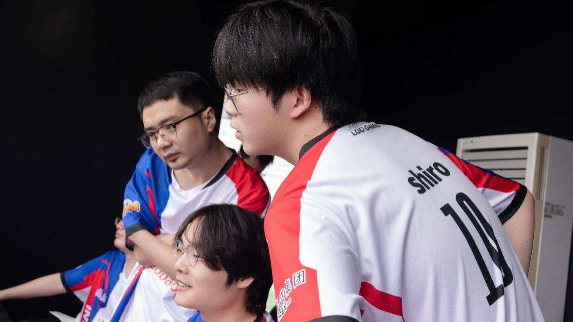 DOTA2：八师傅微博透露 LGD解散了