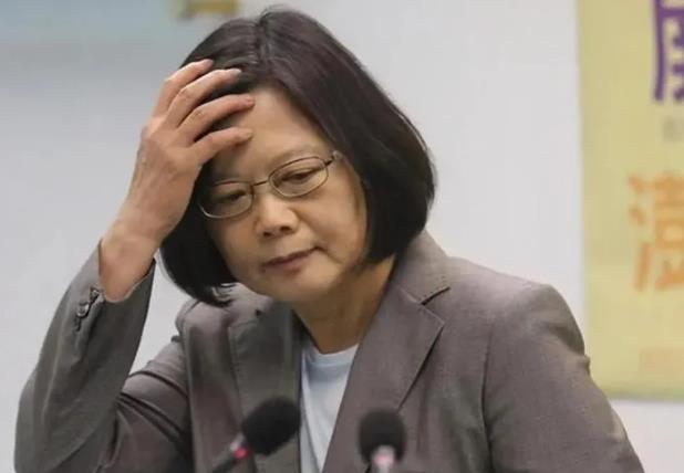 百爪挠心，看来这辈子注定成老剩女！
台独分子蔡英文说，台湾岛不独立她就不结婚！别