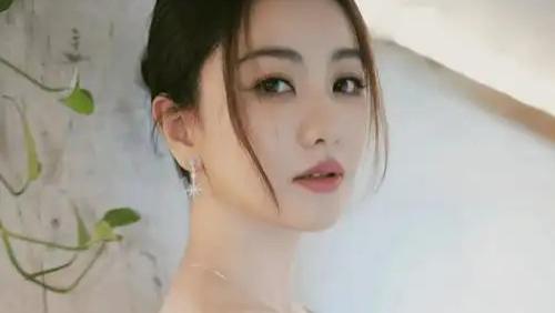 杨蓉：美貌与性感并存的娱乐圈女神