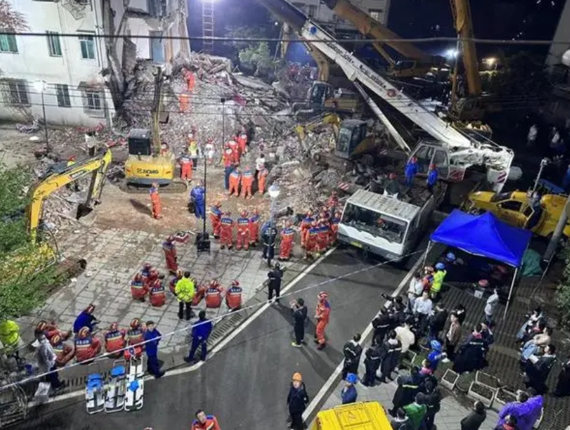 安徽铜陵市郊区大通镇龙苑小区 48 栋一侧，27 号下午 1 点 40 分左右发