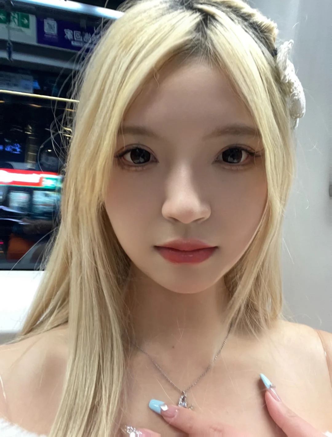 为什么长成这样都没人找我要微信！
很好奇那些大街上被要微信的有多好看