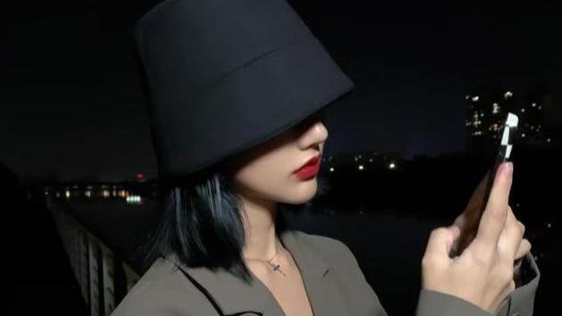 果然，圆脸、方脸的女生还是戴“渔夫帽”好看，洋气减龄还显脸小