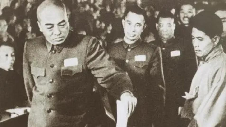 彭总为何九次请求离开军队，59年被撤职，主席：我们就这样分手？