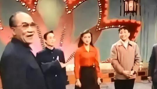无耻败类！宁可不要中国籍也要到美国端盘子，如今携女回国捞金？