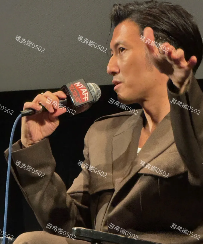 谢霆锋纽约亚洲电影节生图，他真是骨相帅哥，44岁了没发福不油腻，棱角分明五官像雕