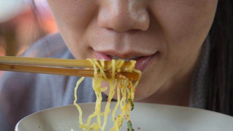 51岁大姐每次吃面都放醋，医院体检后，医生叹息：平时吃的啥？