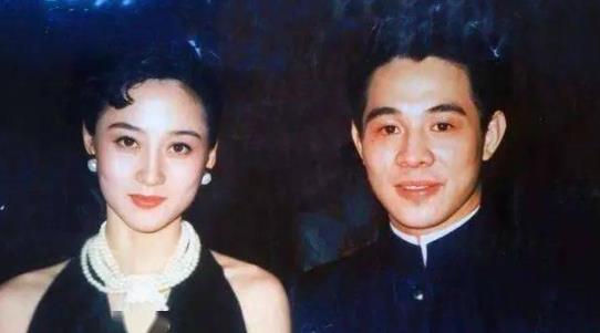 李连杰在影坛成就非凡。他女儿如今24岁，成长备受关注。最近其造型着实令人惊艳，巴