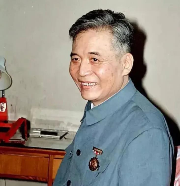 1986年7月，邓稼先浑身大出血，忍受着巨大的疼痛，而在离世之前，他拉着妻子的手