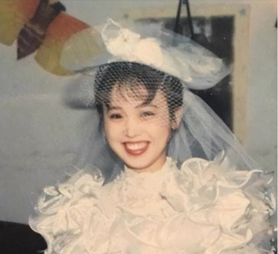 1986年吉林一女子在坐火车时，好心给旁边的男子一把花生米。布料这一举动，救下来