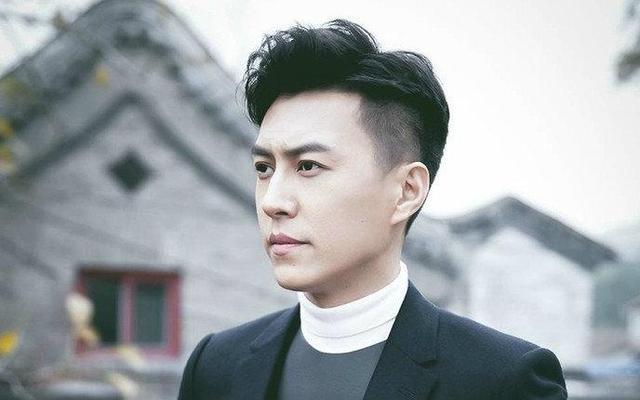靳东妻晒照为小儿子庆生，超温馨