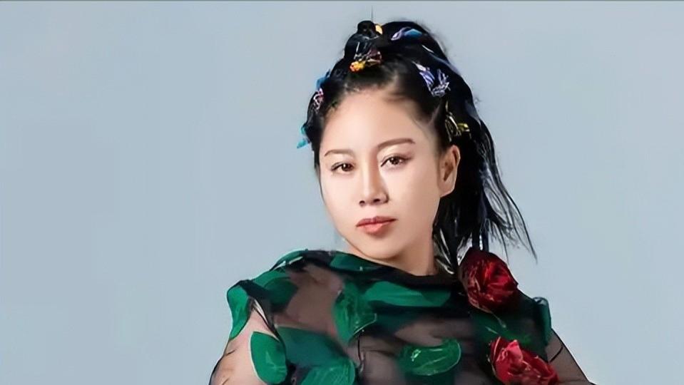 她为获《星光大道》冠军花钱，结果被淘汰，只能含泪买单