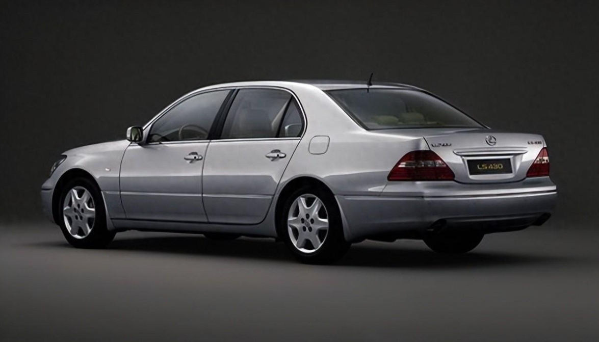 
一辆15年的车，翻新需要3000元，你会选择翻新还是直接换新车？
如果在国家补