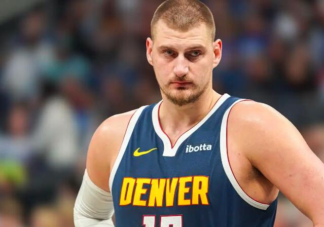 NBA全明星赛，奥尼尔队41-25胜巴克利队夺冠。赛后，约基奇受访称剩余赛季目标
