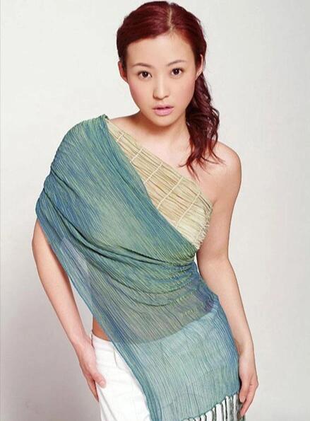 46岁郝蕾依然美，有颜有实力，女人味十足