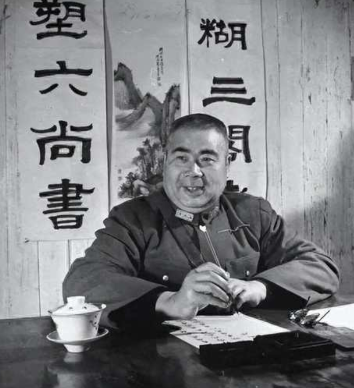 1982年，冯玉祥的儿子想要回国定居，邓公没有立即同意，而是让他办两件事情。随后