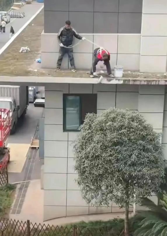 涂白，两个人一天1000元工资，你愿意接吗？